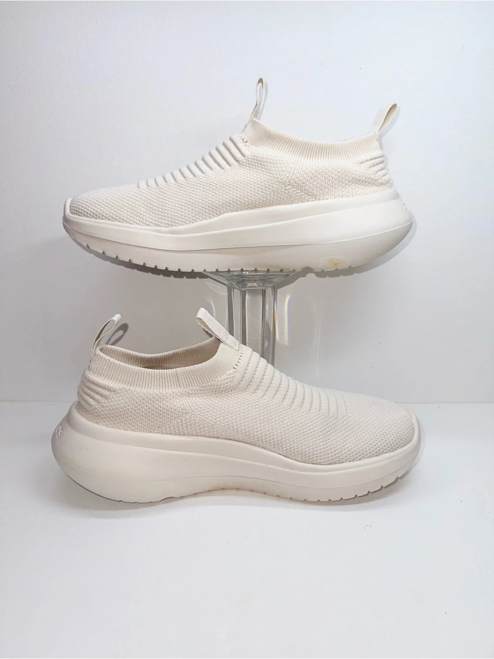 OFOOS OOMY ZEN 🧘‍♂️ -On Knit Sneakers in Cream